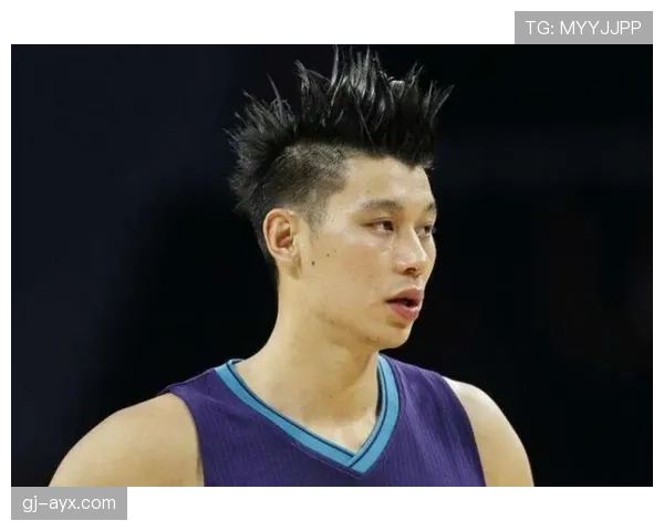 张琳芃这训练完直接瘫地上啃能量胶的样子，真不像年薪千万的人