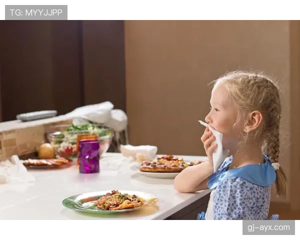 亚历克斯·摩根抱娃啃披萨，镜头一转背景就是她的超大衣帽间，我笑裂了